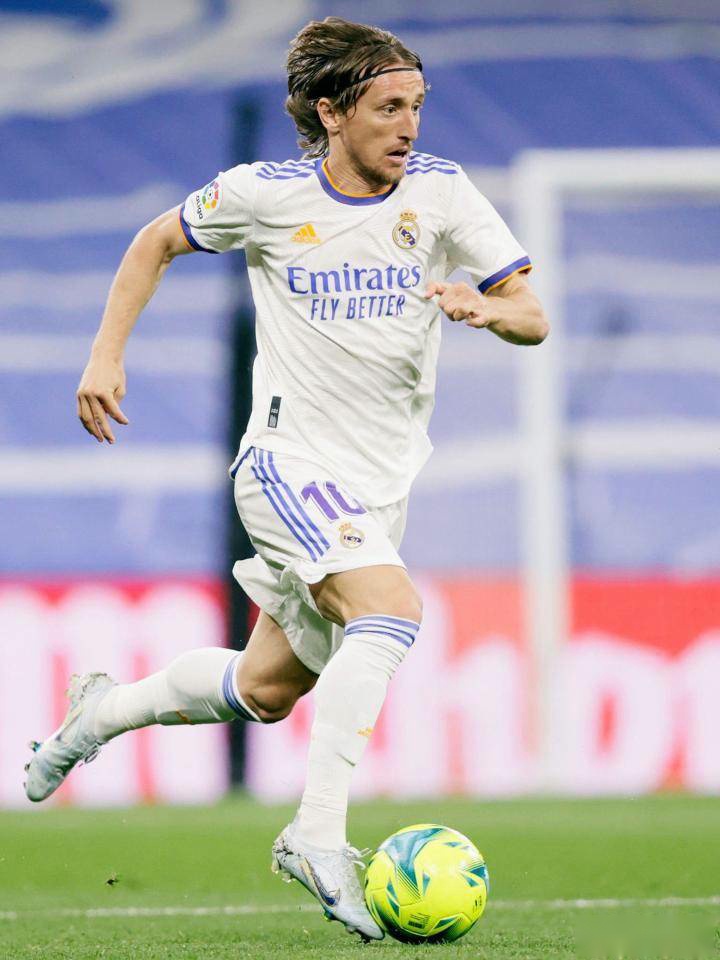 爽看，安菲尔德的观众凭一张门票能看两场红军vs毕包的友谊赛