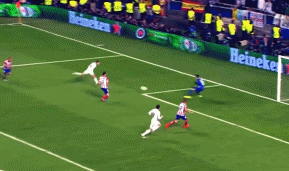 塔图姆脚踝扭伤进入更衣室：3+1坚持罚球全场高呼MVP 小萨垫脚吃恶犯