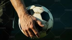 球员赛后把球衣送给癌症小球迷